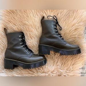 Dr Martens Leona boots
